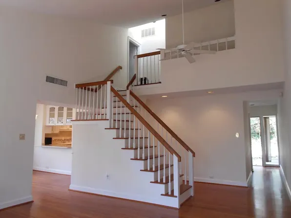 907 E Franklin St, Chapel Hill, NC 27514