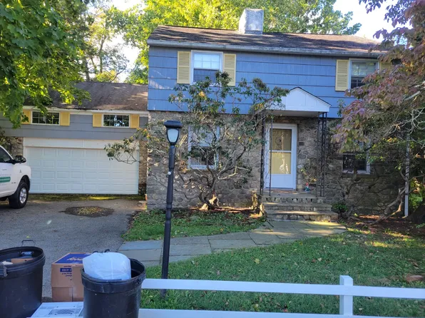 8 Randolph Ave, Hopatcong, NJ 07843