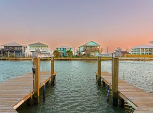121 Ridge Harbor Dr, Rockport, TX 78382