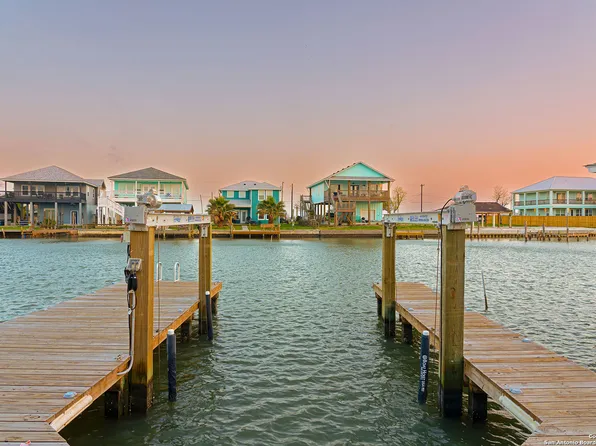 121 Ridge Harbor Dr, Rockport, TX 78382
