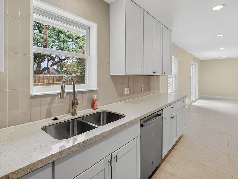 5502 Effingham Dr — Photo 19