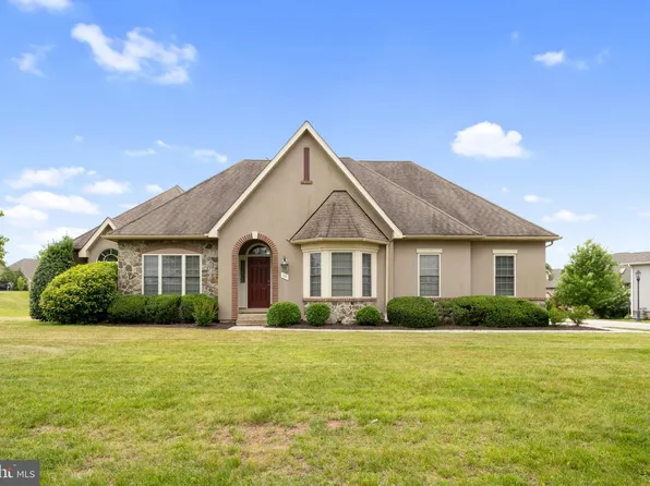 105 Clubhouse Dr, Gettysburg, PA 17325