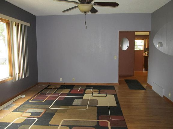 4th image of 1942 520th St