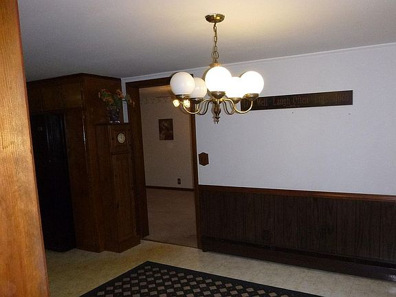Eat-In Kitchen