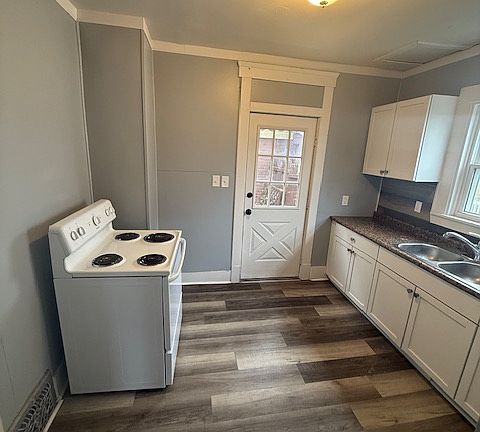 5th image of 2810 8th St NW