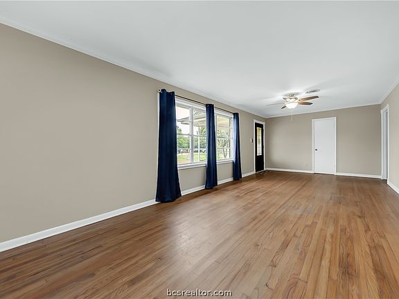 4th image of 1304 Walton Dr