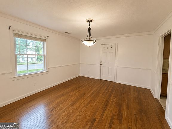 4th image of 3414 Twin Village Ln