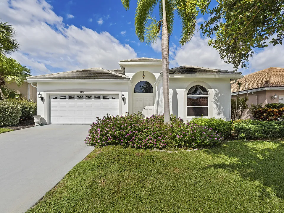 3198 SE Carrick Green Ct