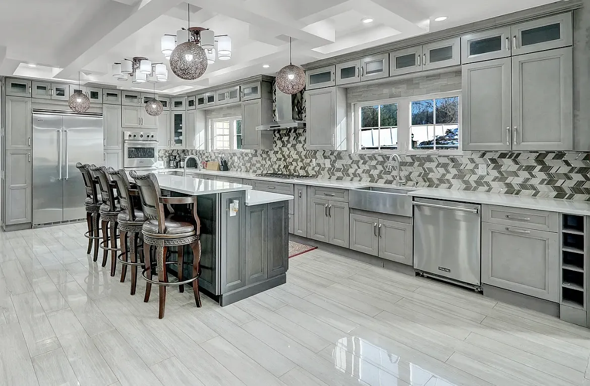 8 bed, 8000 sqft, $17,500 — Photo 4