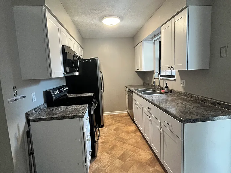 211 Hayter Dr — Photo 33