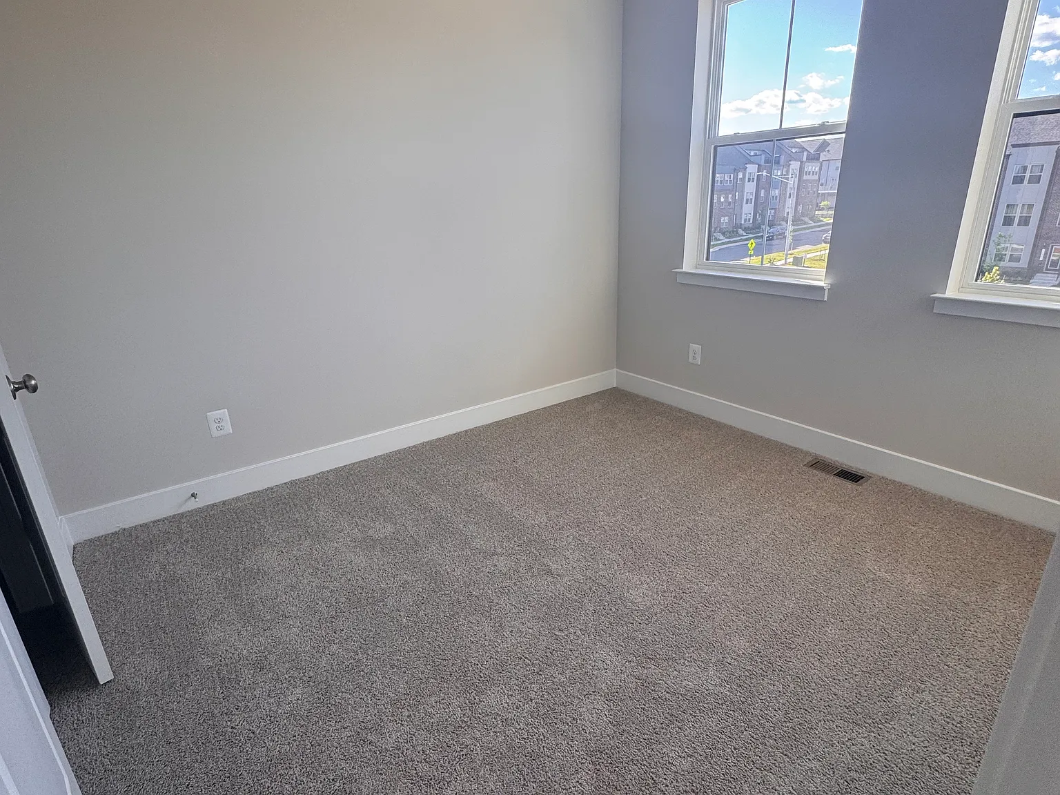 3 bed, 2.5 bath, 2270 sqft, $3,249 — Photo 2
