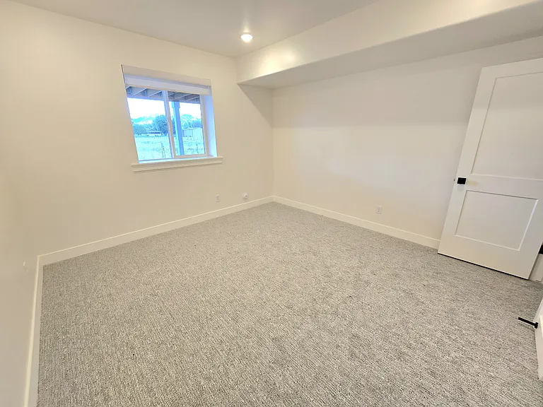 779 S 450 E — Photo 24