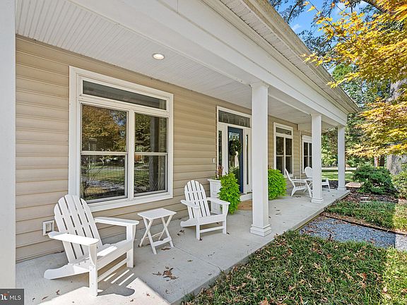 3rd image of 1400 Harmony Ln