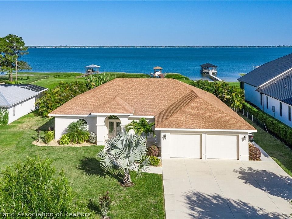 1st image of 207 S Bear Pointe Dr