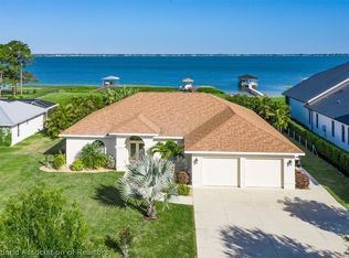 207 S Bear Pointe Dr, Lake Placid, FL 33852