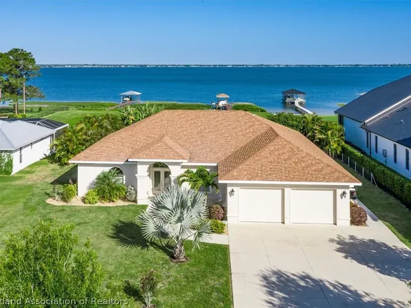 207 S Bear Pointe Dr, Lake Placid, FL 33852