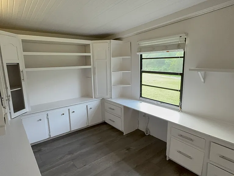 1051 Hawthorn St — Photo 38