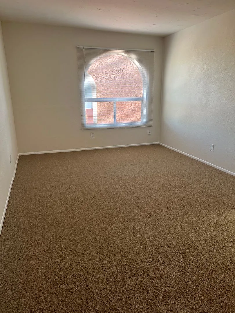 2 bed, 1.0 bath, 684 sqft, $849 — Photo 4