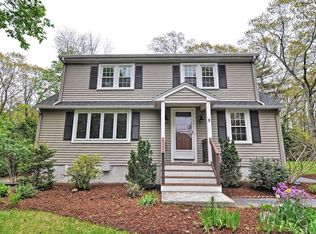 8 Pine Ridge Dr, Franklin, MA 02038