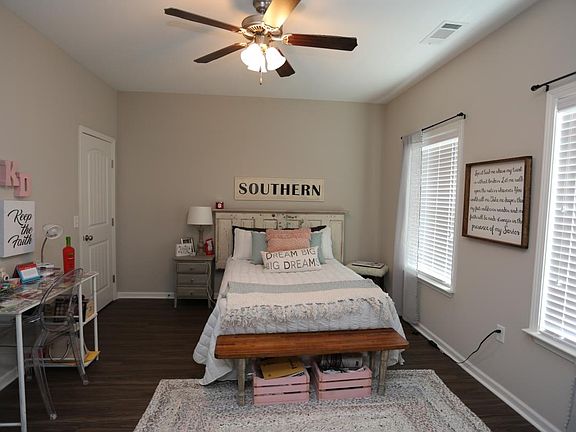 5th image of 203 Little Magnolia Ln