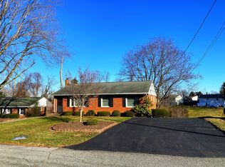 410 Linden Dr, Staunton, VA 24401