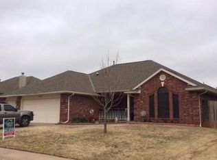 1813 SE 2nd St, Moore, OK 73160