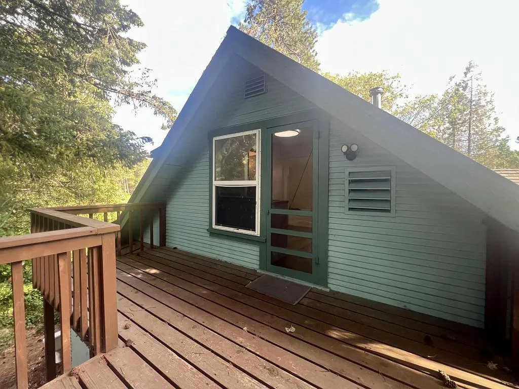 2061 Midway Ave photo 1
