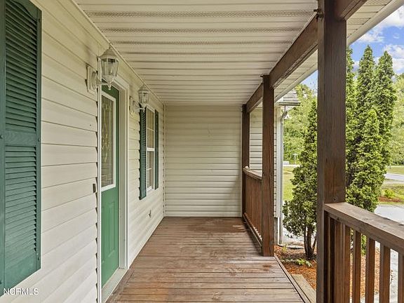 3rd image of 114 Lake Arthur Dr