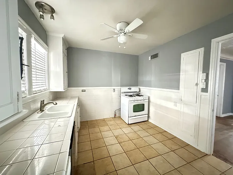 4027 Herschel Ave — Photo 9