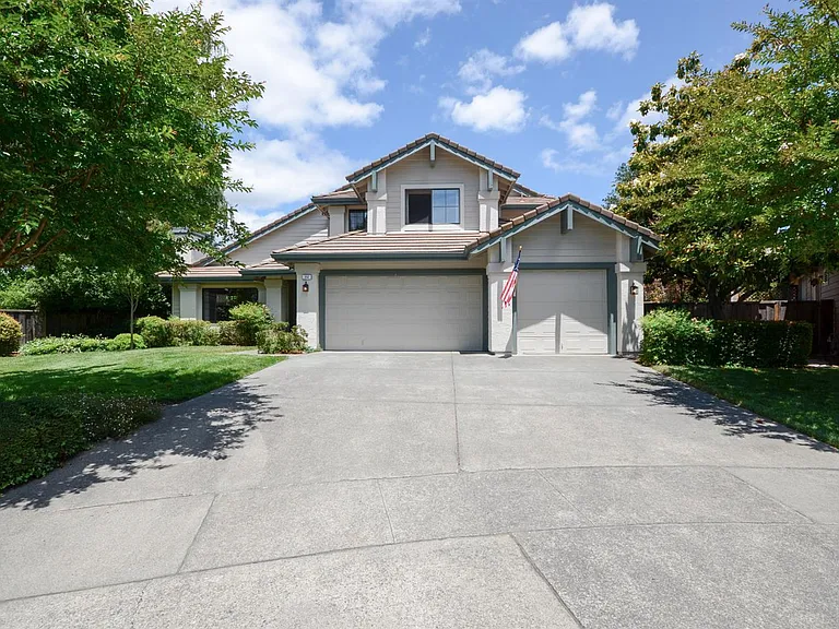 352 Troon Ct — Photo 8