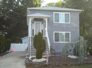 19 Ives Ct, Monroe Township, NJ 08831