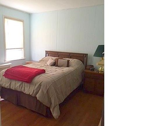 4th image of 772 Brewster St