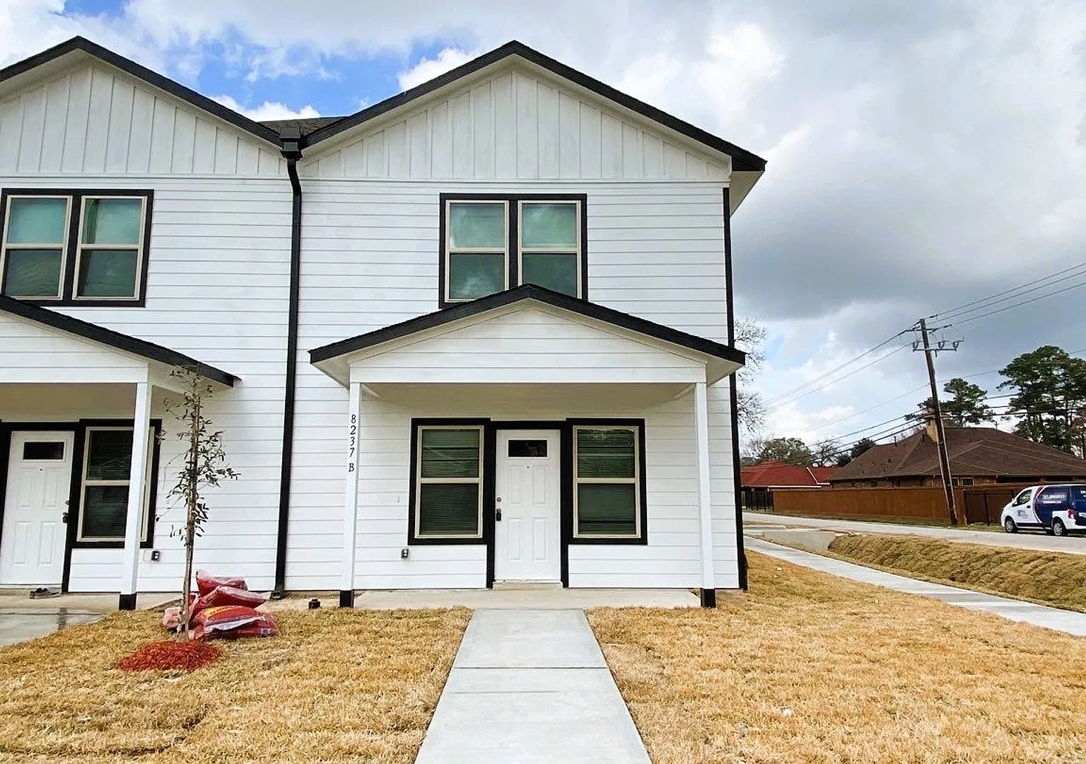 8237 Locksley Rd — Photo 1