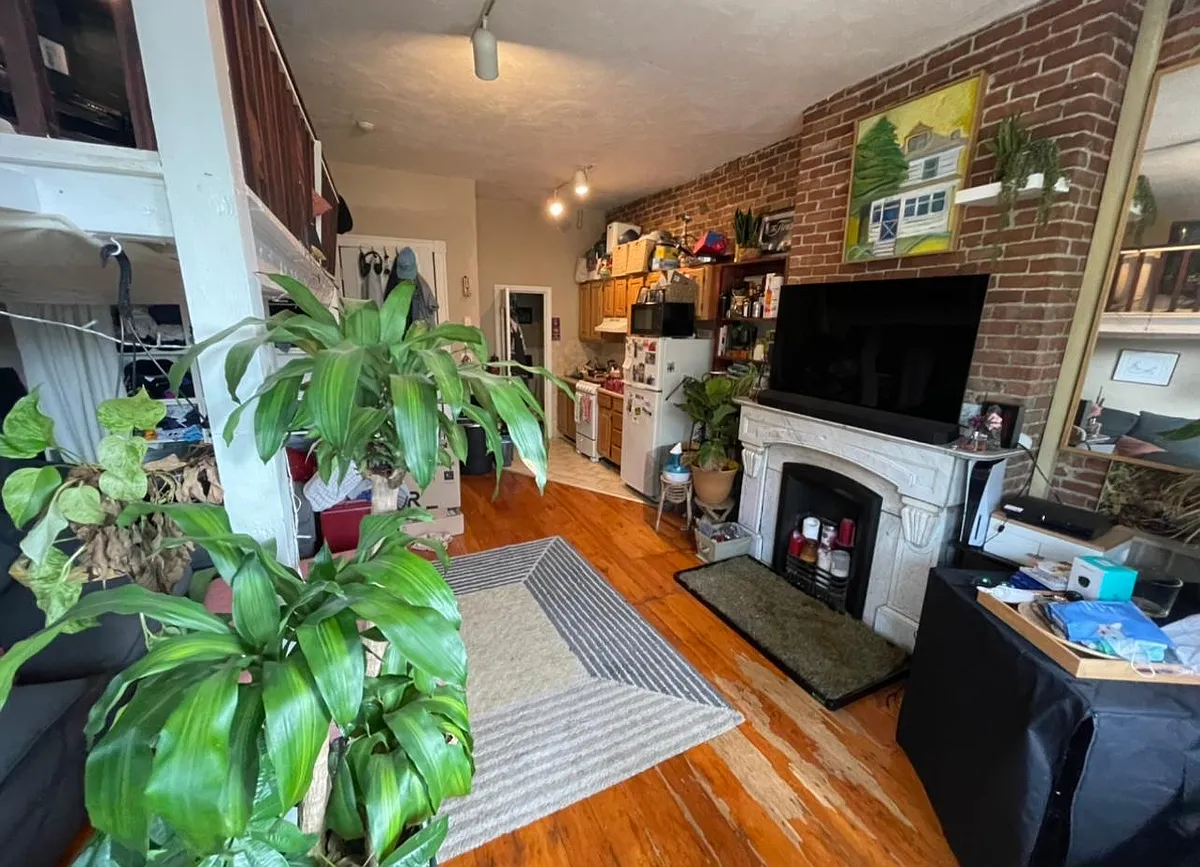 Building Photo - 379 Beacon St #3F