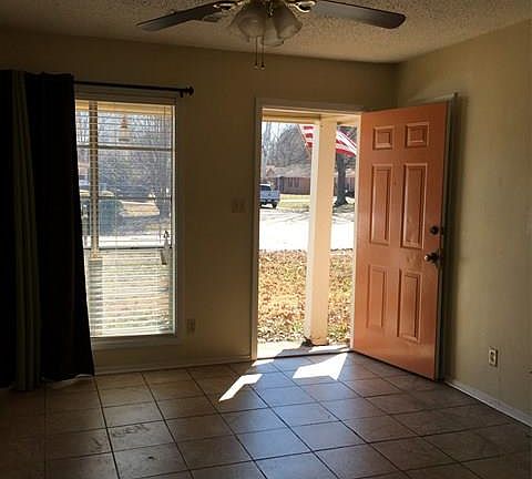 4th image of 2221 Hickory Dr