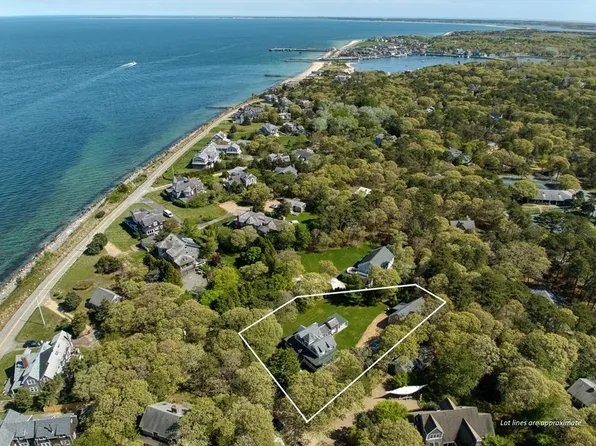 16 Atlantic Ave, Oak Bluffs, MA 02557