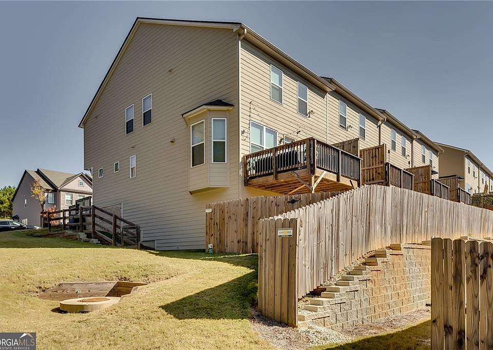 2nd image of 2102 Watts Ln