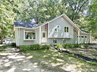 5172 N Shore Dr, Lapeer, MI 48446