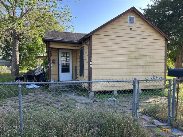 1309 Harry St, Victoria, TX 77901
