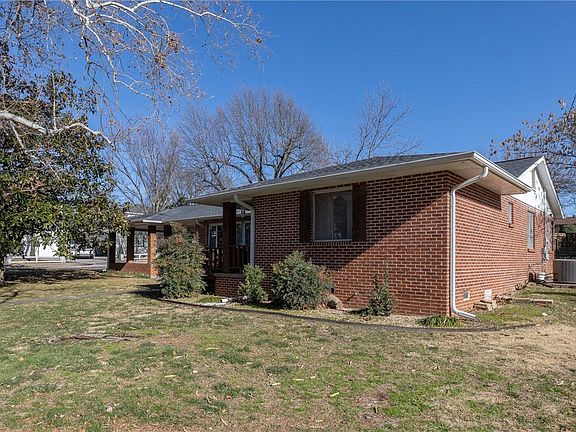 3rd image of 1238 N Shady Ln
