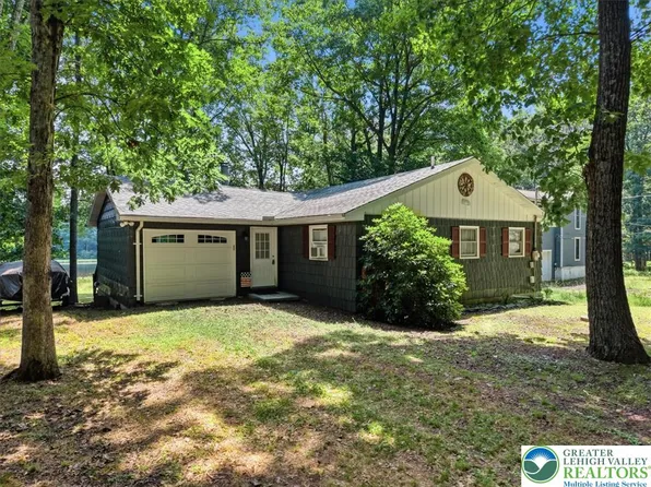 4203 Forest Dr, Kunkletown, PA 18058