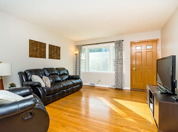 2nd image of 407 Catalpa Ave