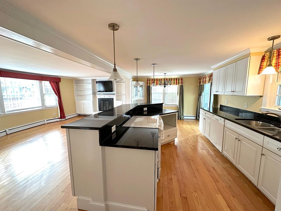 324 Elm St Biddeford ME Zillow