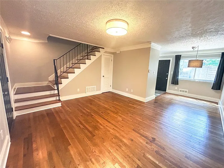 411 10th St NE #7 — Photo 22