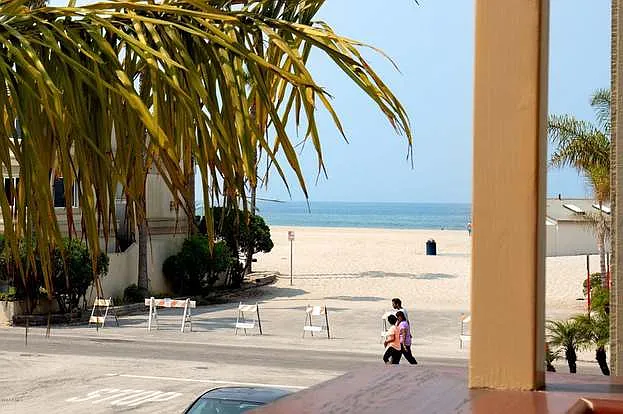 117 La Brea St — Photo 72