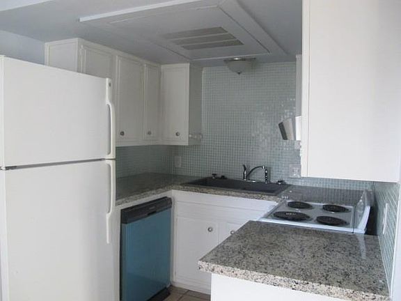 5th image of 425 S Oak St #206