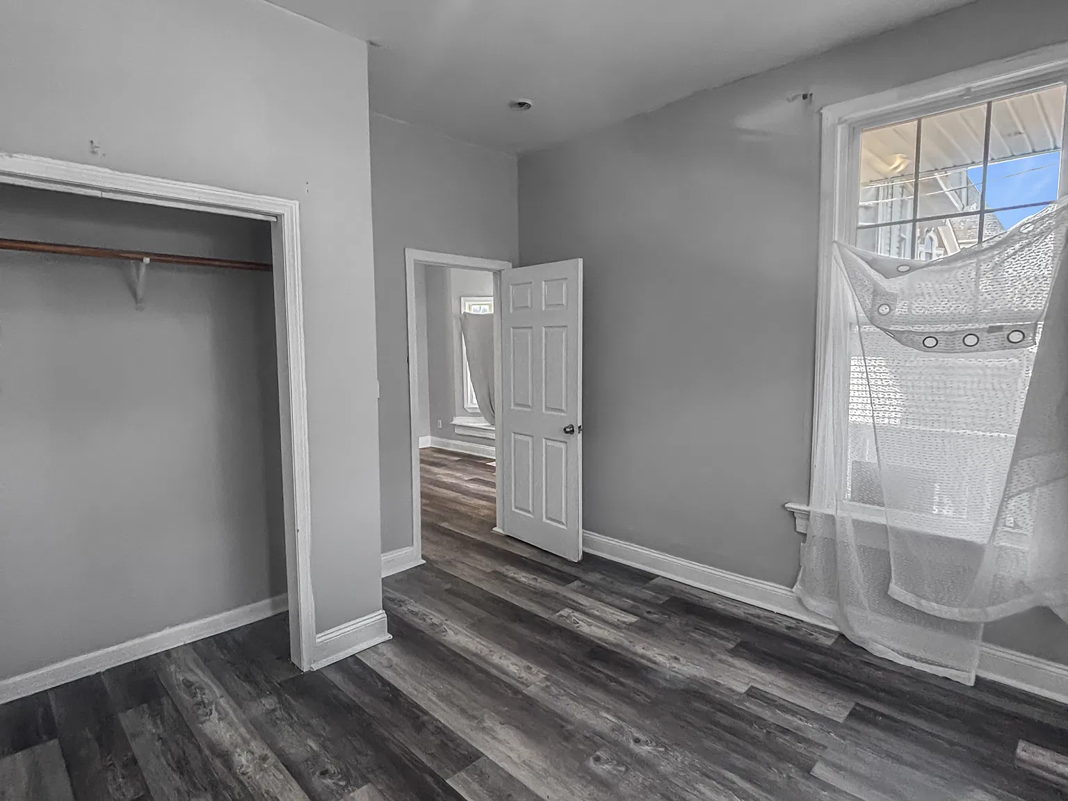 4 bed, 1.5 bath, 2340 sqft, $2,800 — Photo 4