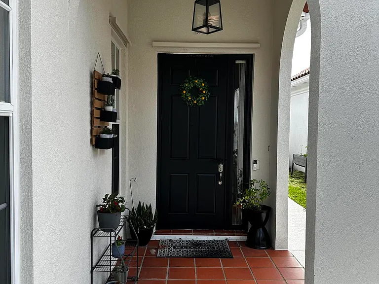 2023 Valencia Dr — Photo 3
