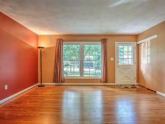 2nd image of 1012 Maywood Dr