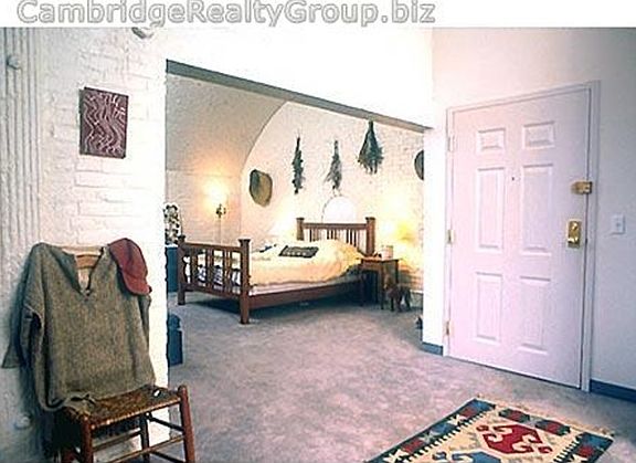 5th image of 194 Franklin St #113
